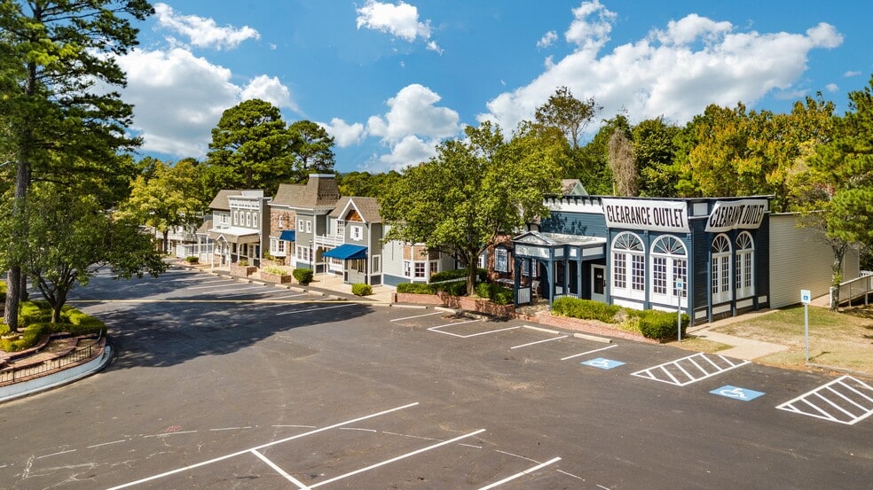 More Photos Of 508-516 Village Cir, Eureka Springs General Retail For Lease