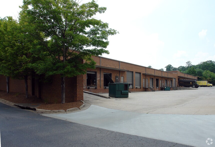 More Photos Of 3069 McCall Dr, Doraville Distribution For Lease