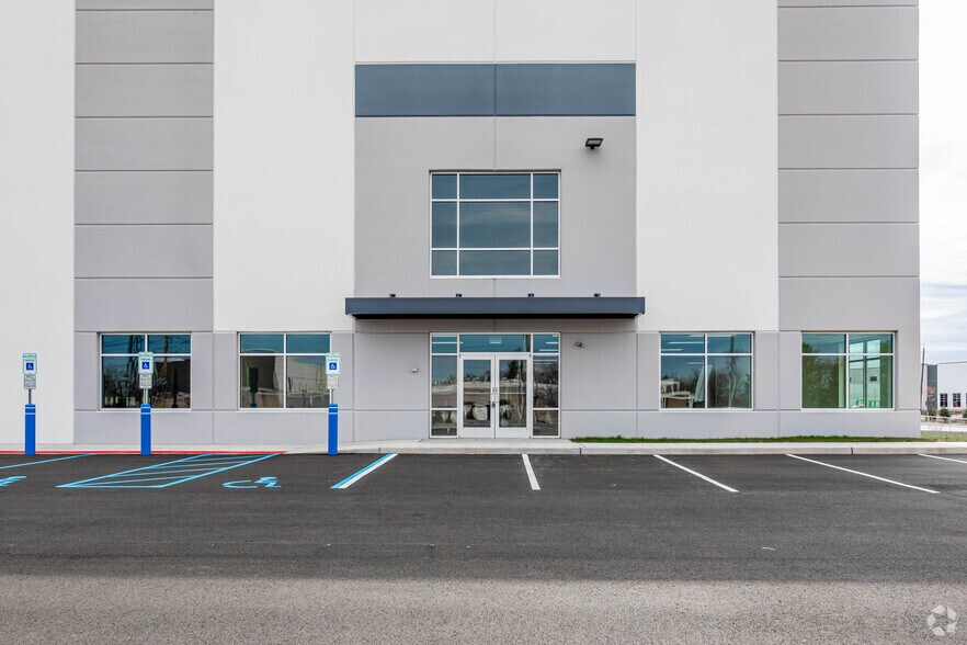 More Photos Of 1 Wiley Dr, Somerset Distribution For Lease