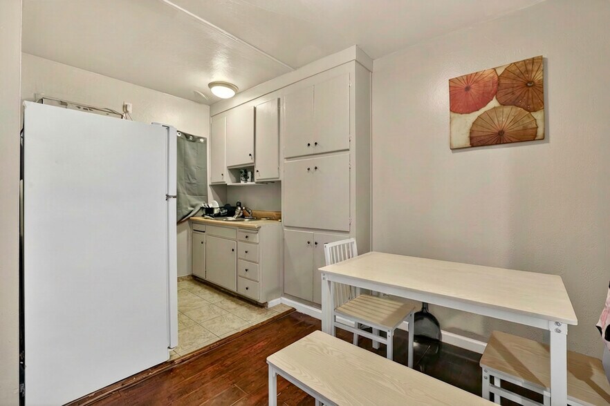 More Photos Of 618-631 Plaza Ave, Sacramento Apartments For Sale