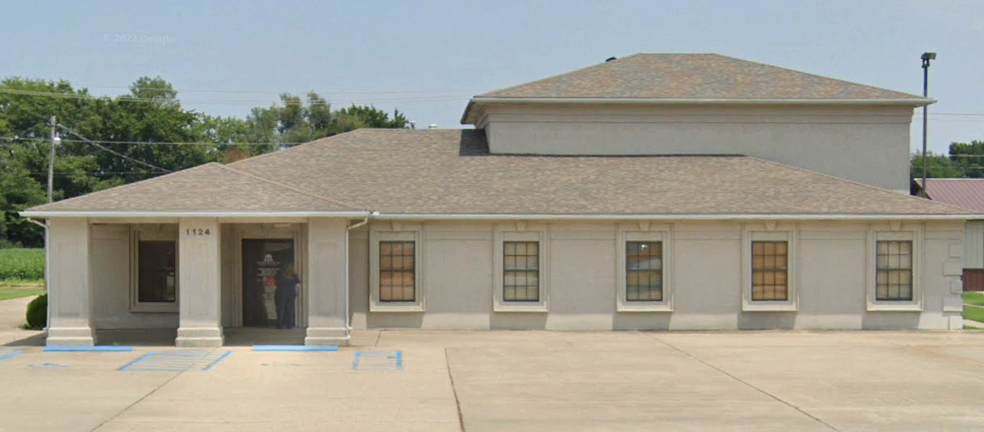 Primary Photo Of 1124 N Main St, Sikeston Office For Lease