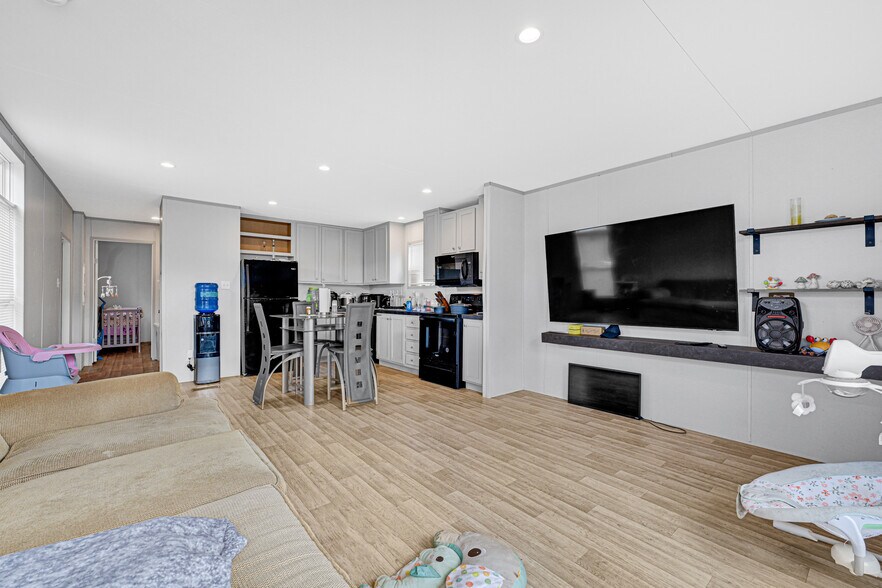 More Photos Of 8502 C E King Pky, Houston Apartments For Sale