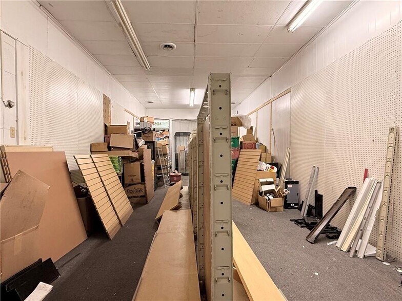 More Photos Of 406 Walnut St, Elmira Convenience Store For Sale