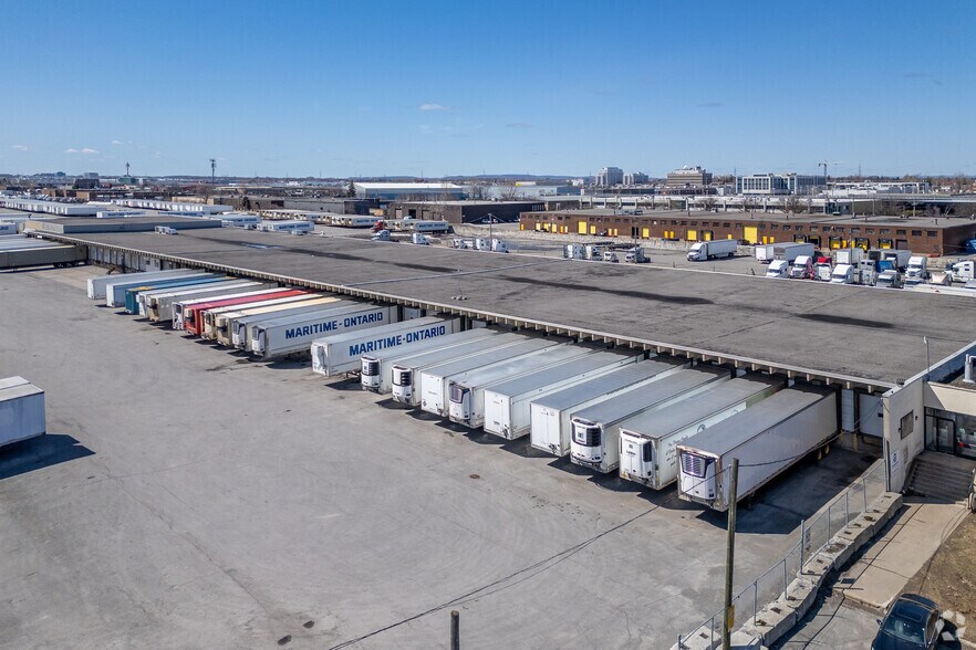 More Photos Of 2800 Av André, Dorval Truck Terminal For Lease