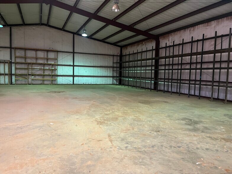More Photos Of 11603 N Fm 2528, Lubbock Warehouse For Lease