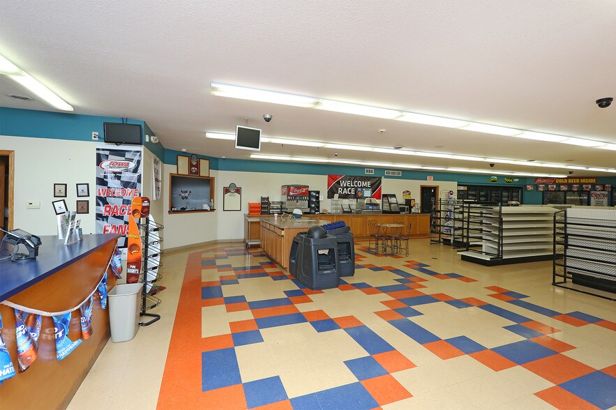 More Photos Of 4300 S 22nd Ave E, Newton Convenience Store For Sale