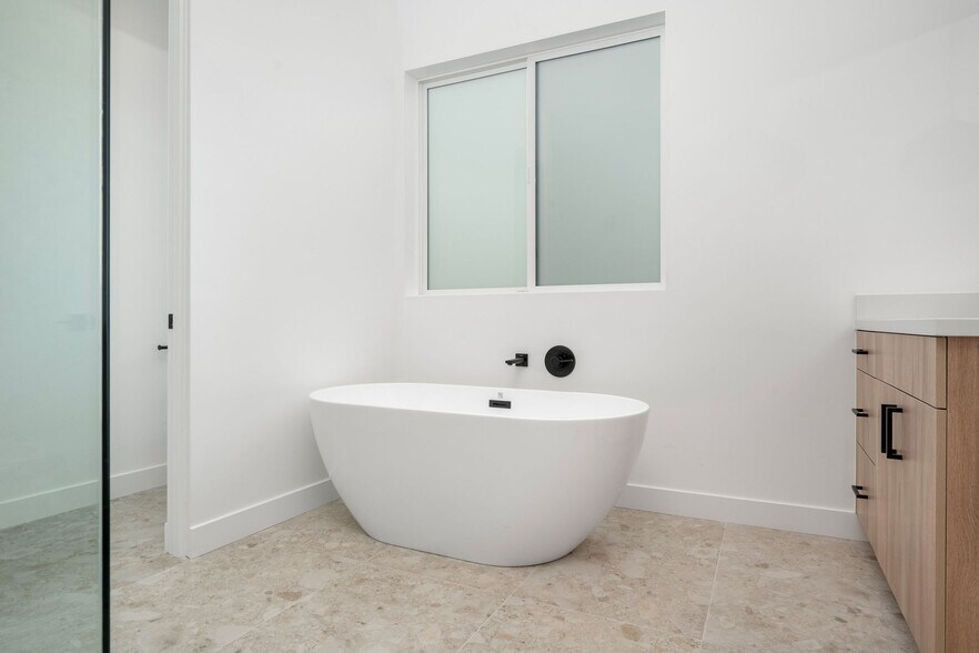 More Photos Of 726 Robinson St, Los Angeles Apartments For Sale