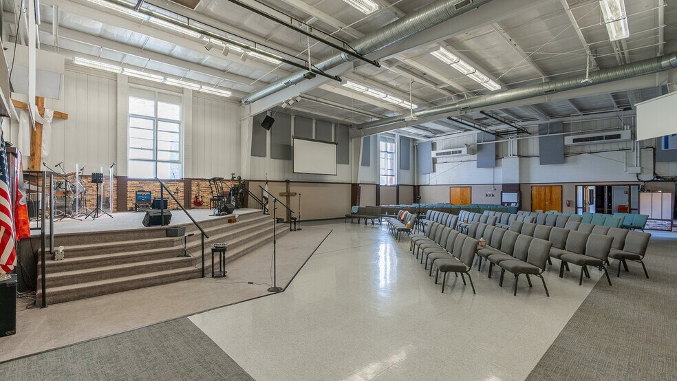 More Photos Of 81 Evick Dr, Franklin Flex For Sale