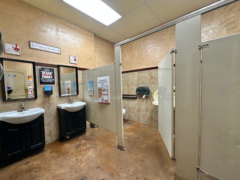 More Photos Of 761 Indian Boundary Rd, Chesterton Unknown For Lease