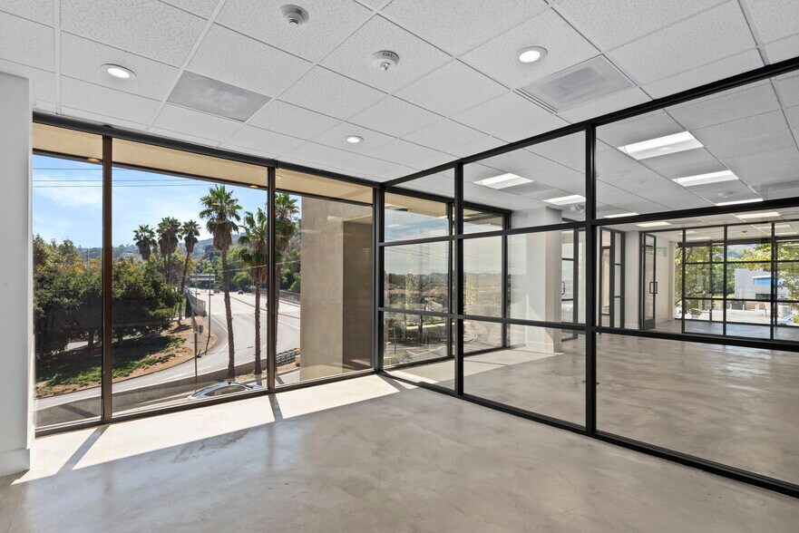 More Photos Of 5000 N Parkway Calabasas, Calabasas Unknown For Lease