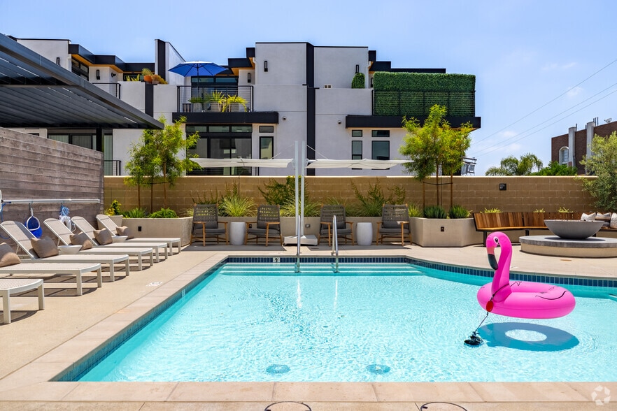 More Photos Of 7520-7566 W Sunset Blvd, Los Angeles Apartments For Lease
