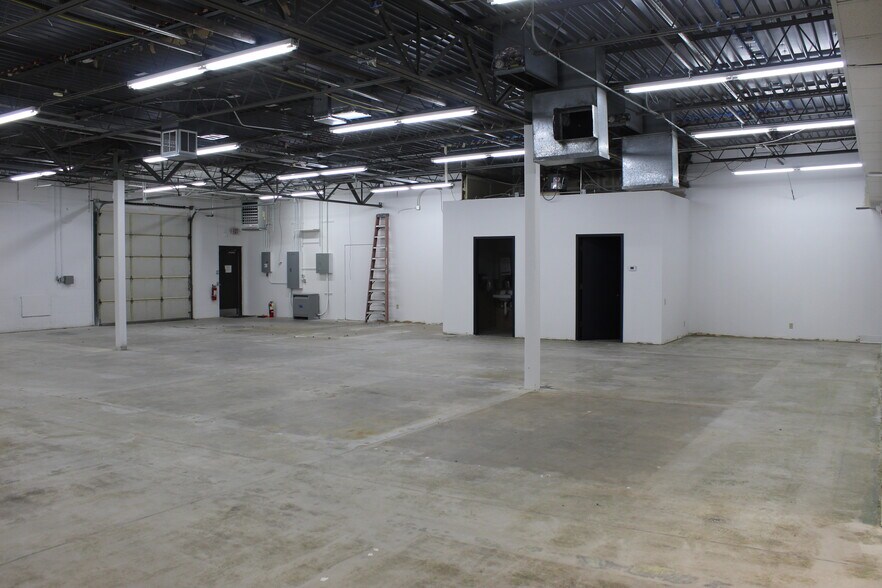 More Photos Of 500 E Travelers Trl, Burnsville Research And Development For Lease