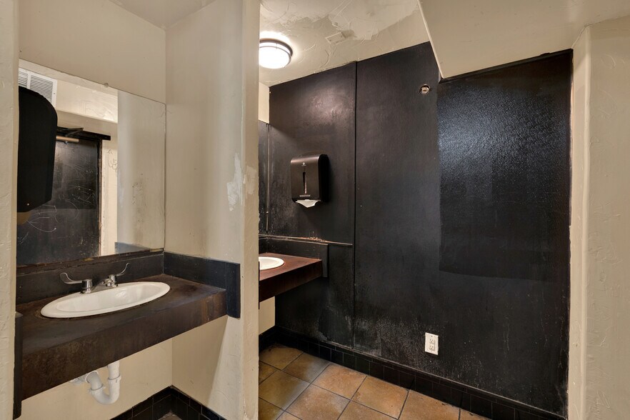 More Photos Of 139 E Hopkins St, San Marcos Bar For Sale