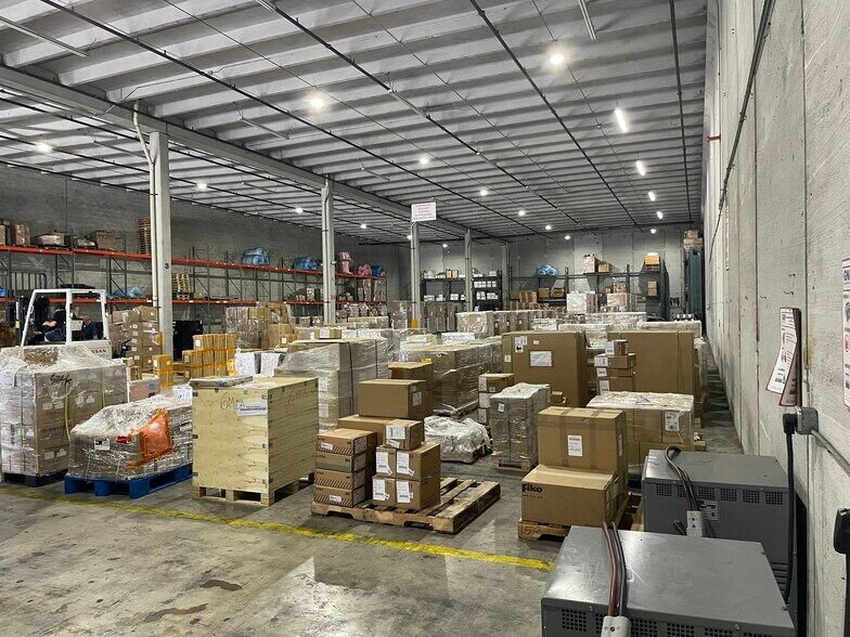 More Photos Of 7315-7335 NW 31st St, Miami Warehouse For Lease