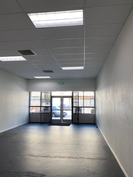 More Photos Of 1505 19th St, Bakersfield Storefront For Lease