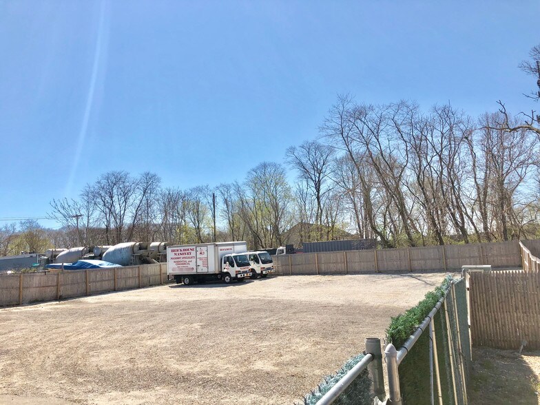 More Photos Of 96-122 Railroad Ave, Center Moriches Freestanding For Sale