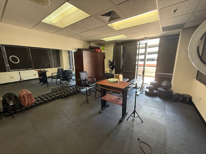 More Photos Of 202 E Earll Dr, Phoenix Medical For Sale