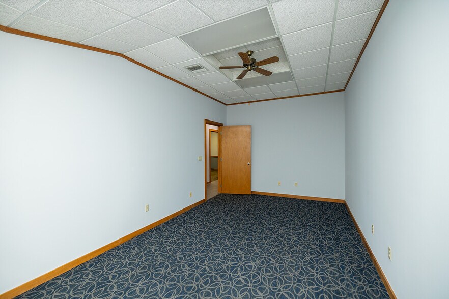 More Photos Of 1020 N Main St, Wichita Medical For Sale