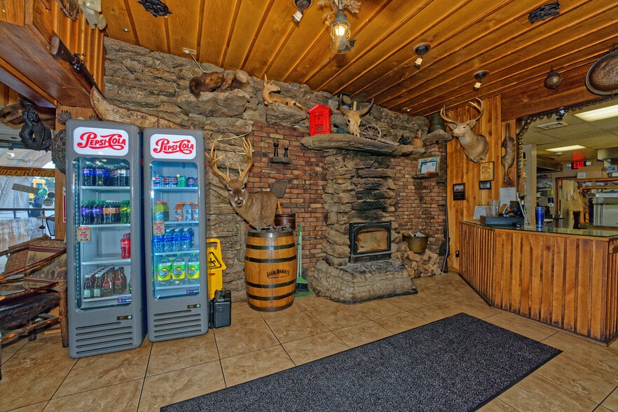 More Photos Of 671 Mariaville Rd, Schenectady Garden Center For Sale