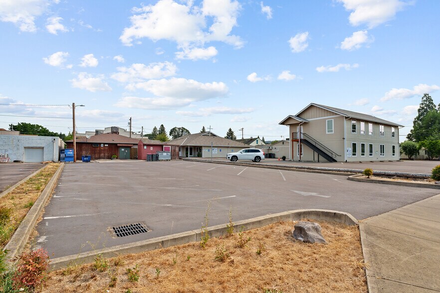 More Photos Of 335 E 3rd St, Lafayette Bar For Sale