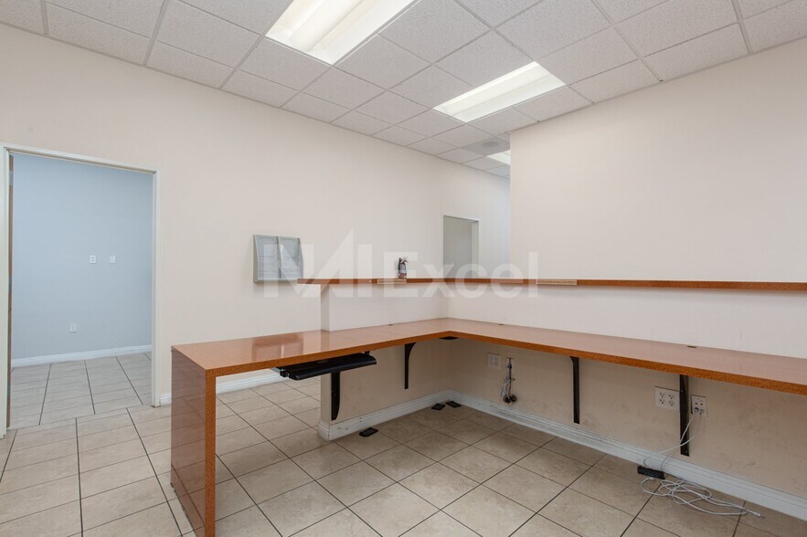 More Photos Of 1669 W Horizon Ridge Pky, Henderson Office For Sale