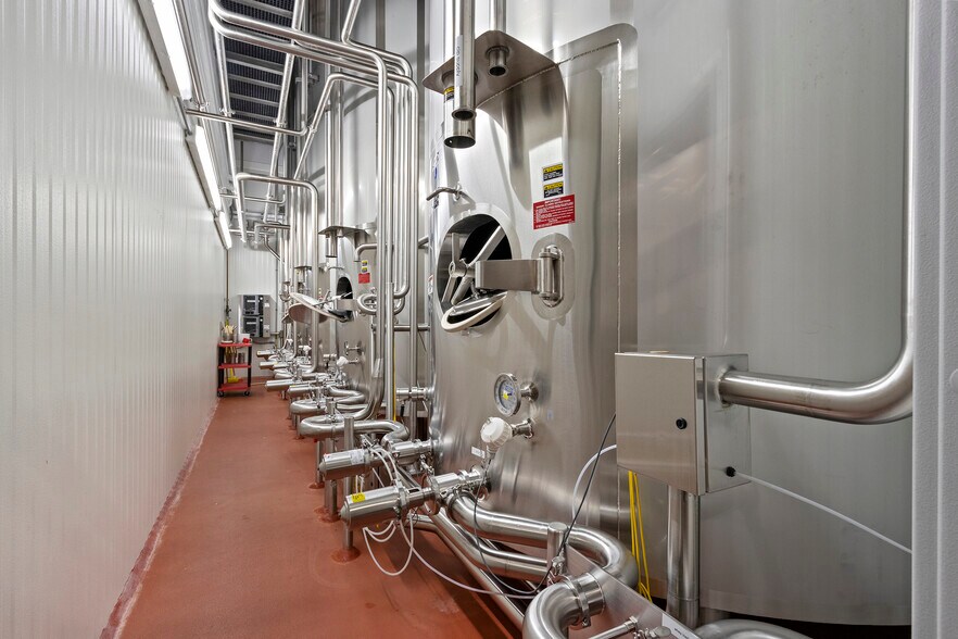 More Photos Of 8103 WI-42 Hwy, Egg Harbor General Retail For Sale