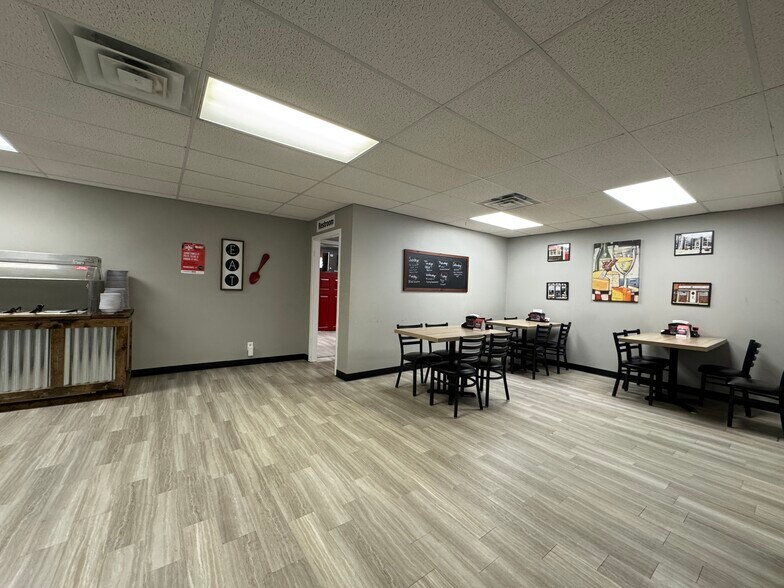 More Photos Of 18 N 4th St, Gosport Storefront Retail Office For Sale