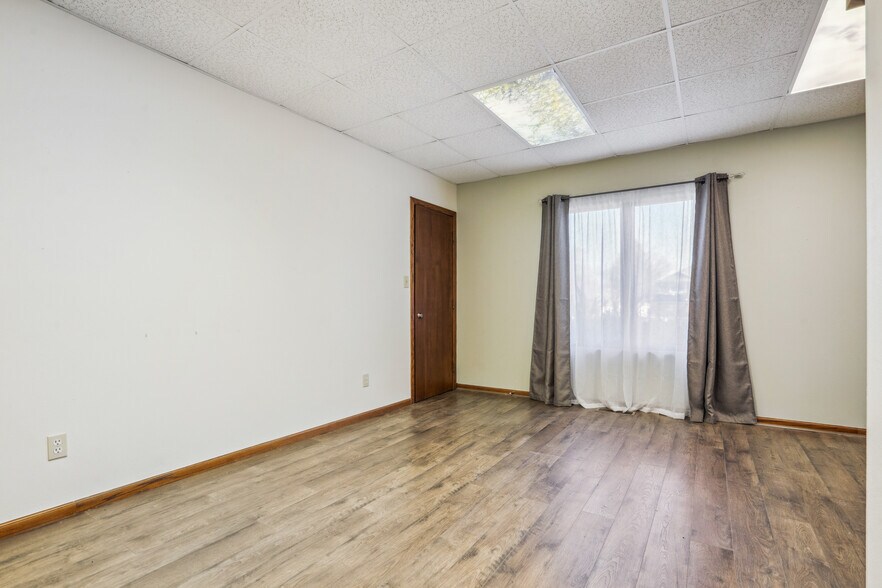 More Photos Of 3640 Canterbury Ct, Waterloo Healthcare For Sale