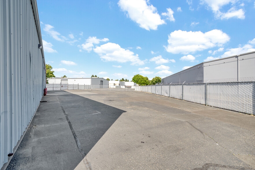 More Photos Of 4081 Seaport Blvd, West Sacramento Warehouse For Lease