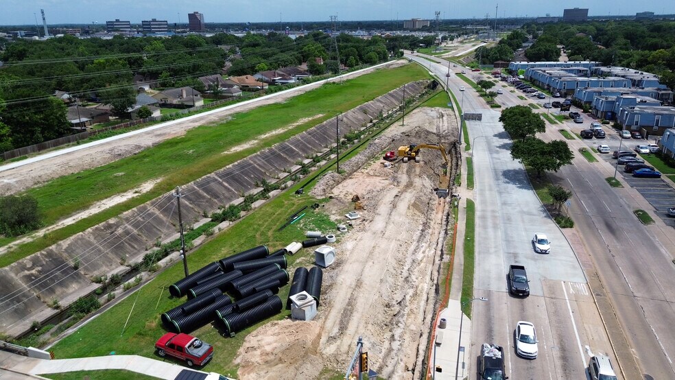 More Photos Of 7511 S Gessner Rd, Houston Storefront For Lease