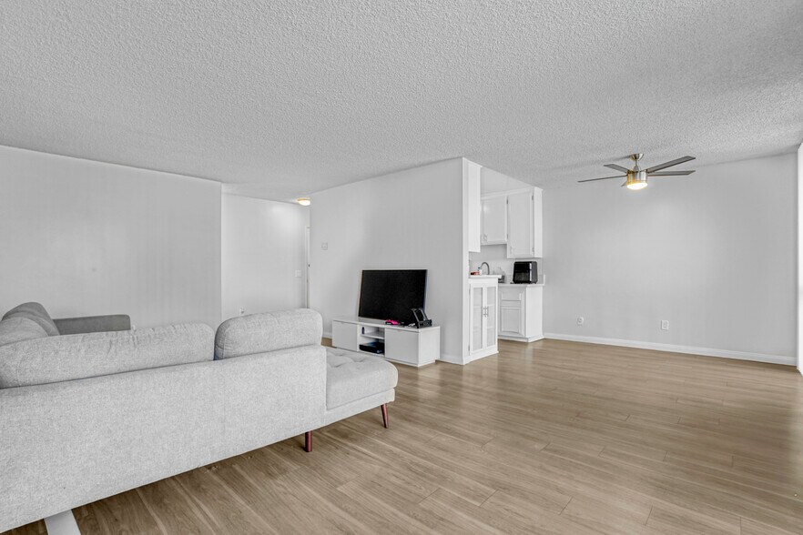 More Photos Of 8011 Romaine St, Los Angeles Apartments For Sale