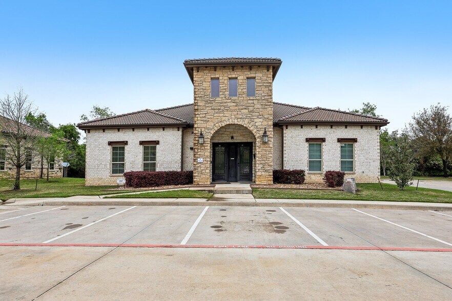 Primary Photo Of 217 E Debbie Ln, Mansfield Medical For Lease