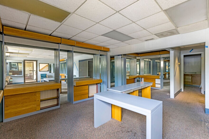 More Photos Of 9030 Montgomery Rd, Cincinnati Medical For Lease