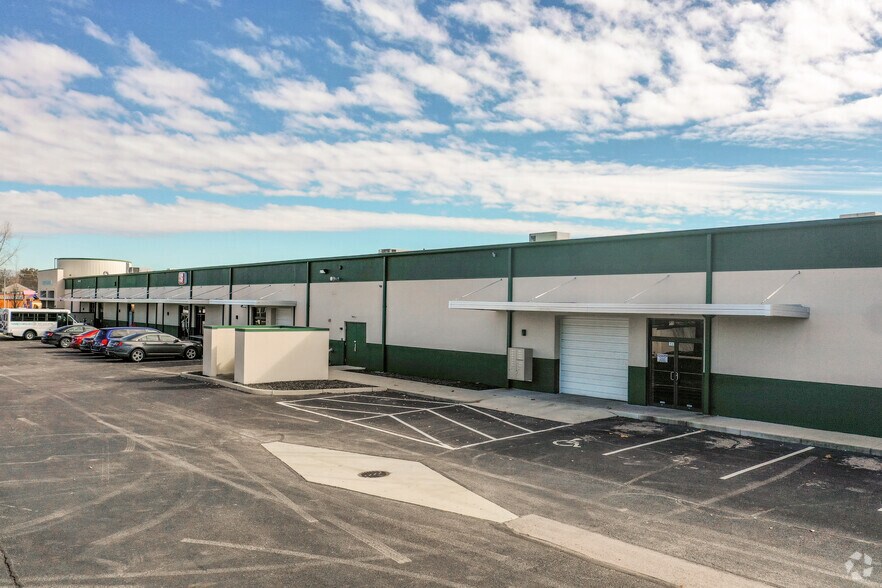 More Photos Of 865 W Market St, Troy Unknown For Lease