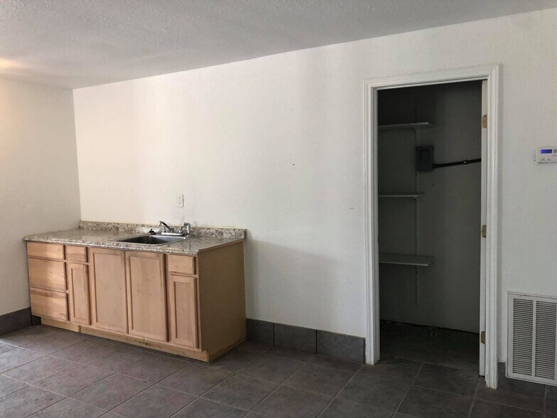 More Photos Of 12440 US Hwy 181 S, San Antonio Flex For Sale