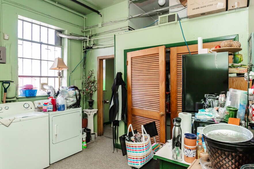 More Photos Of 6830 Cermak Rd, Berwyn Storefront Retail Office For Sale