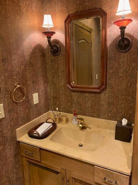 More Photos Of 2421 Brookstone Centre Pky, Columbus Medical For Sale