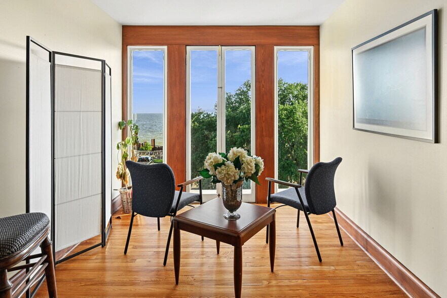 More Photos Of 2001 Lakeshore Dr, Mandeville Office For Sale