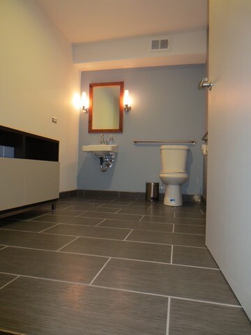 More Photos Of 1434 W Montrose Ave, Chicago Storefront For Sale