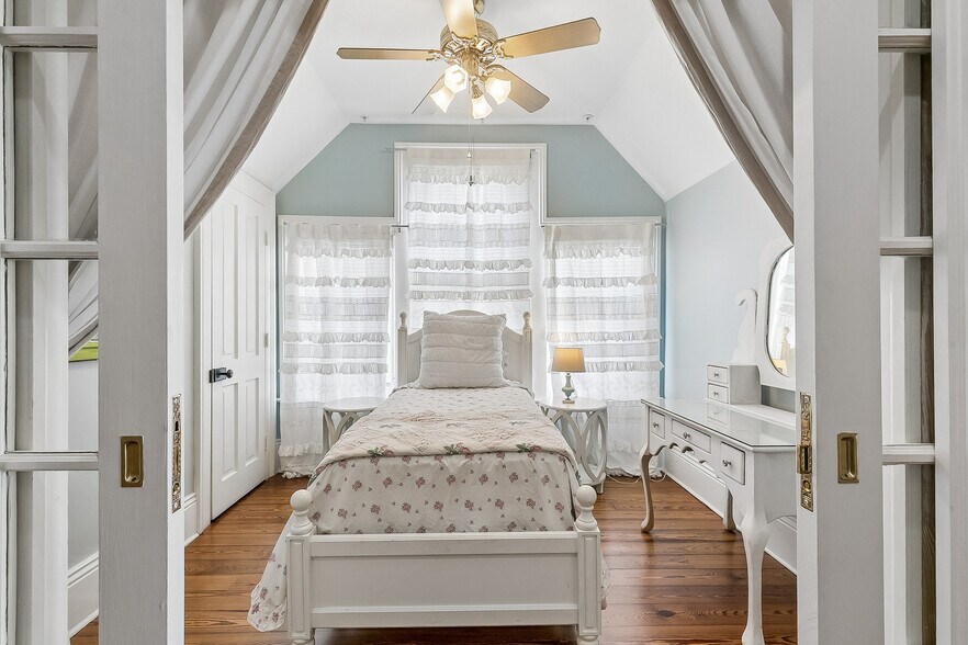 More Photos Of 2727 Saint Charles Ave, New Orleans General Retail For Sale