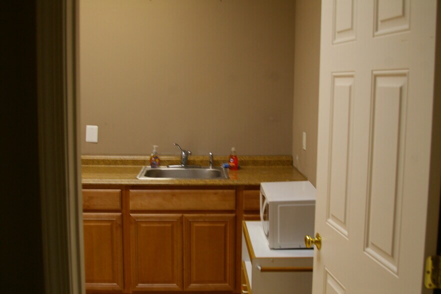 More Photos Of 13880 Braddock Rd, Centreville Medical For Lease
