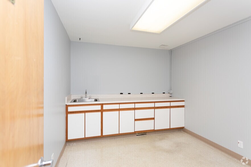 More Photos Of 723 Phillips Ave, Toledo Medical For Lease