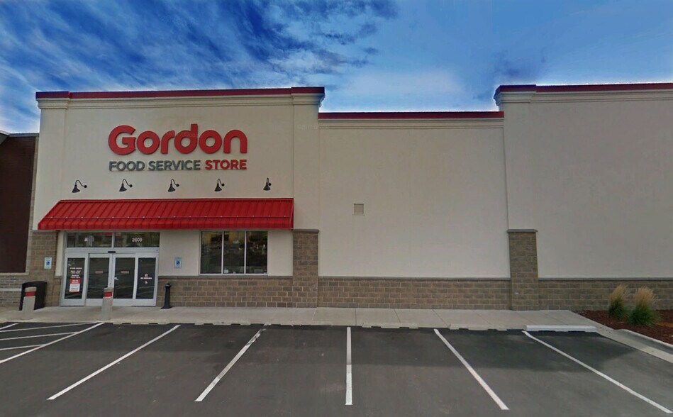 More Photos Of 2609 S Oneida St, Green Bay Freestanding For Lease