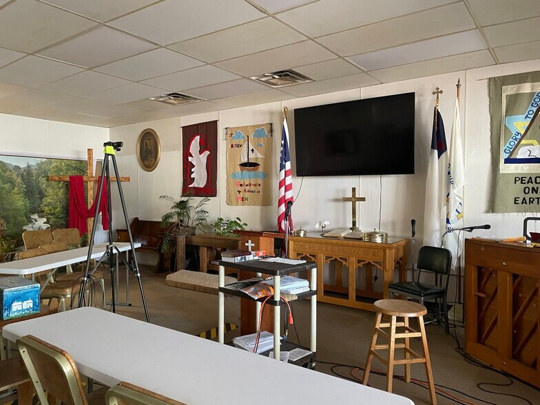 More Photos Of 124 E Superior St, Alma Storefront Retail Office For Sale