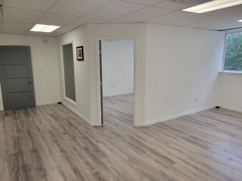 More Photos Of 15302 Baisley Blvd, Jamaica Loft Creative Space For Lease