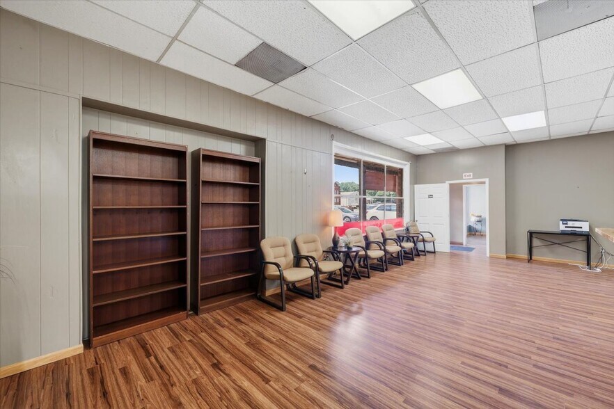 More Photos Of 148 W Green St, Hazlehurst Office For Sale