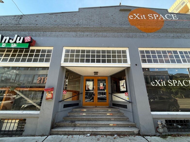 More Photos Of 1621 12th Ave, Seattle Storefront For Lease