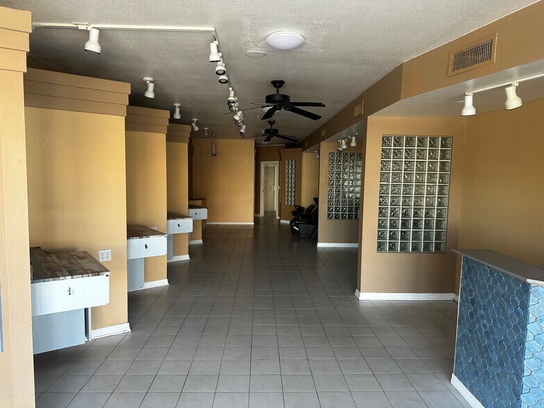 More Photos Of 7121-7129 E Mercer Ln, Scottsdale Storefront For Lease