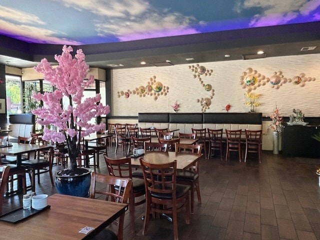 More Photos Of 16000-16118 Boones Ferry Rd, Lake Oswego Restaurant For Sale