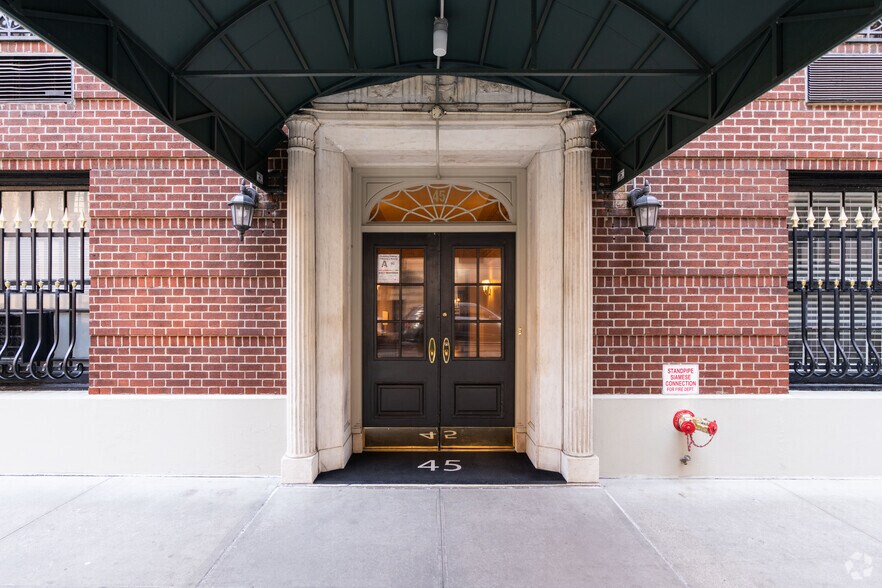 More Photos Of 45 E 62nd St, New York Apartments For Sale